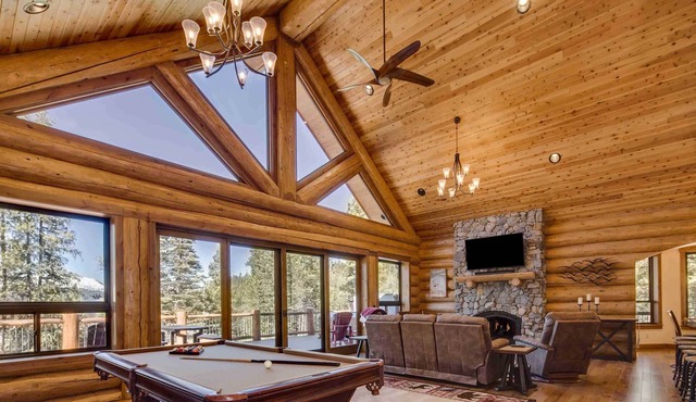 3 Mi to Slopes: Breck Cabin w/Hot Tub & Views