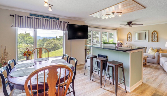 3 Mi to Slopes! Mtn-view Condo in Banner Elk