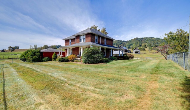 3 Mi to South Holston Lake: Home w/Mtn Views