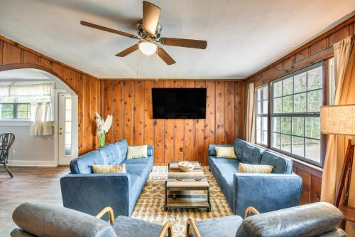 3 Mi to Stone Creek! 2-Acre Family Tallassee Gem