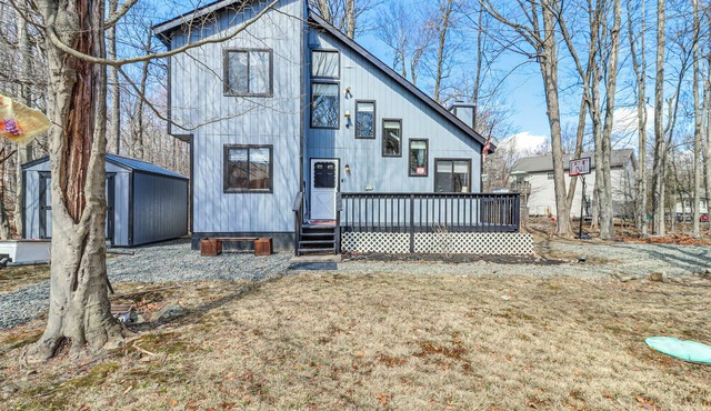 3 Mi to Tobyhanna State Park: Home w/Serene Deck!