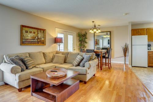 3 Mi to Town! Cozy Apartment in Poplar Bluff