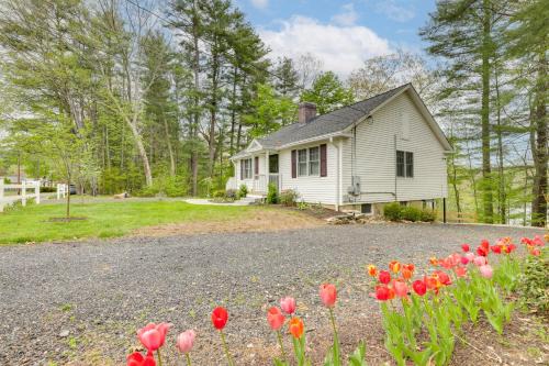 < 3 Mi to UConn: Peaceful Home on Pine lake