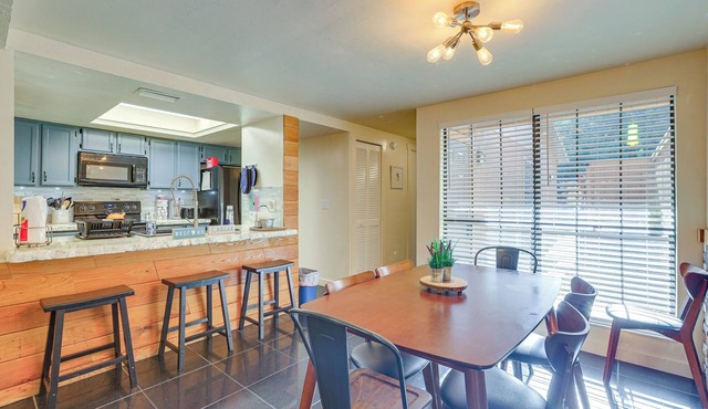 3 Mi to UF: Townhome w/Patio in Gainesville!