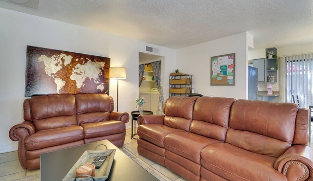 3 Mi to Uptown ABQ! Pet-Friendly Condo w/Patio
