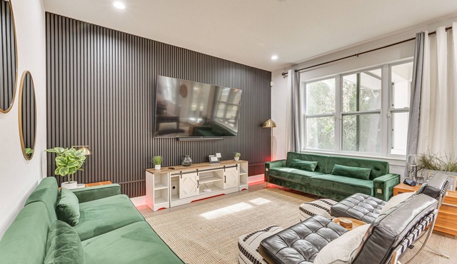 3 Mi to USF: Dog-Friendly Home w/Large Yard