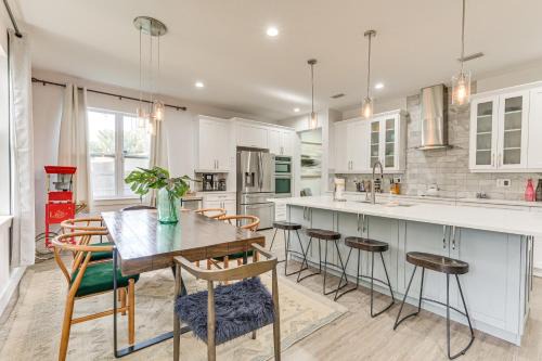 3 Mi to USF Dog-Friendly Home with Large Yard