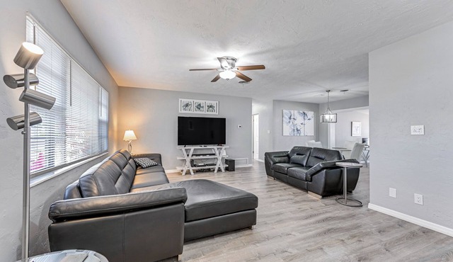 3 Mi to Venice Beach: Pet-Friendly Home w/Yard