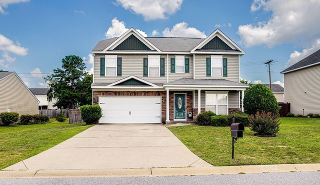 3 Mi to Village at Sandhill: Family Home w/Yard!