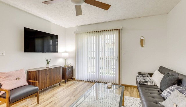 3 Mi to WVU: Condo w/Deck in Morgantown
