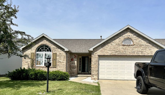 3 miles away from Lake Charleston, and 4 minutes away from the E.I.U,