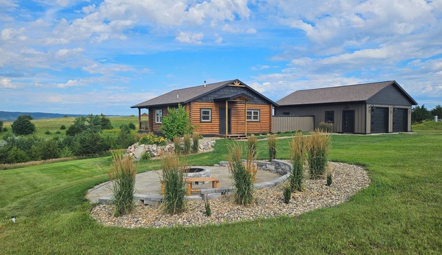3 miles from Platte Creek boat dock & public hunting!