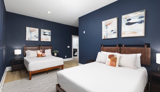 3 Miles to Downtown Broadway Bars - Walk to Coffee