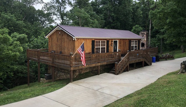 3 miles to Jack Daniels Distillery, 5 miles to Lost Creek Boat ramp