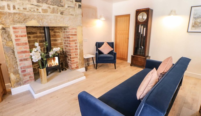 3 MILL WYND, pet friendly, character holiday cottage in Staindrop