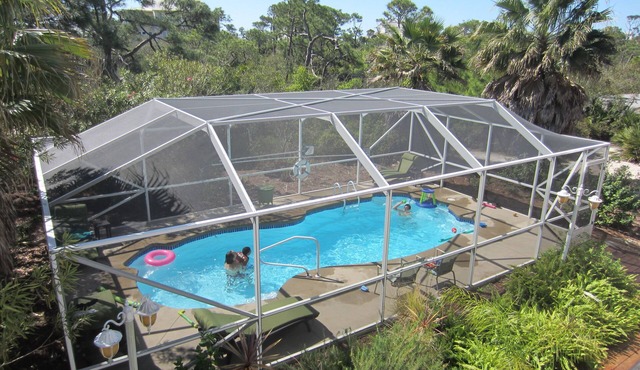 3 Min BeachPath,Lrg Pvt Pool BeachEquip,DogFriendly, 2 Weeks in April,May&July