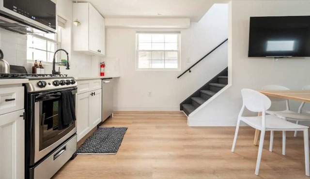 3 min to beach HOT TUB NYC Beach House