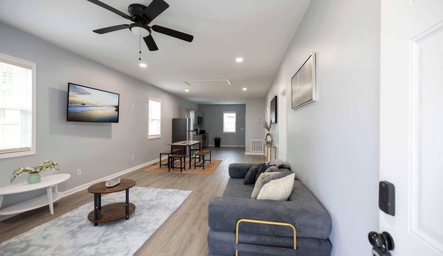 3 Min to Downtown | 10 to Elon | Car Rental Avail.