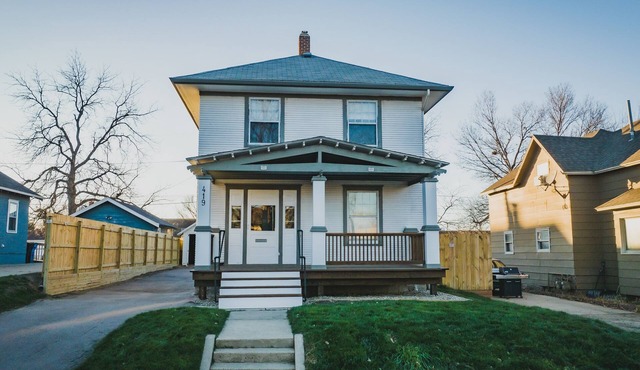 3 Min to downtown & Falls Park, 10 min to Airport - Clean King Bed Home