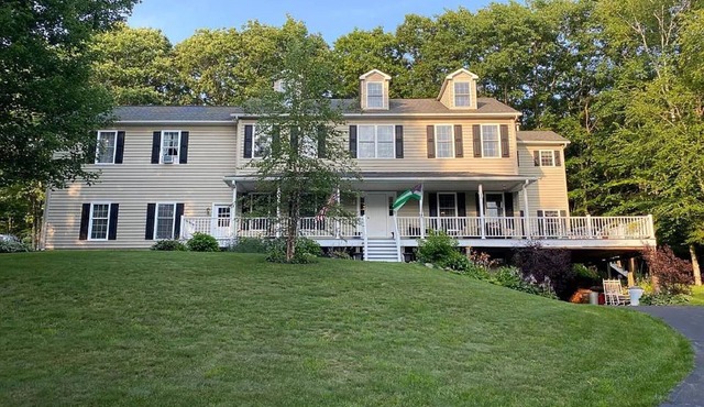 3 min. to Dreams Park, 33 ft. Long Heated Pool, Clean and Updated. Fun & Private