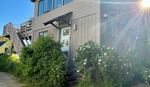 3-min walk to beach, modern 3BR, dog-friendly cottage in charming Biddeford Pool