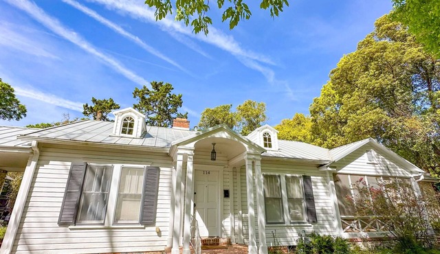 3 min walk to UF stadium, Tailgate, 10 guests