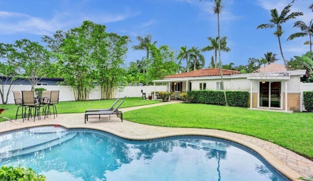 3 min. walk to Wilton Drive, pool and huge yard