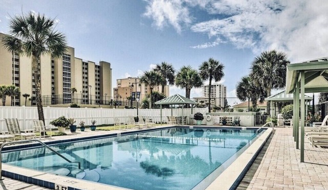 3 min walk to beach! Ocean and river views. Great sunsets! Updated 2 br 2ba