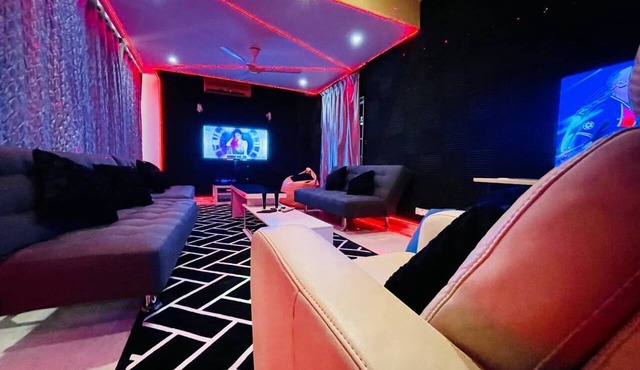 3 Mins Away From Beach !