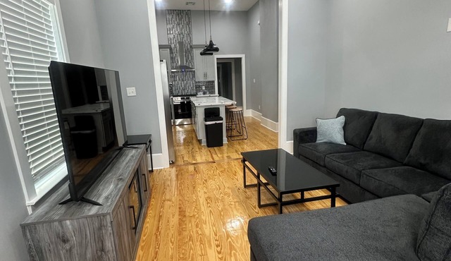 3 mins from French Quarters, Superdome, and Downtown.w booking for 3 day minimum