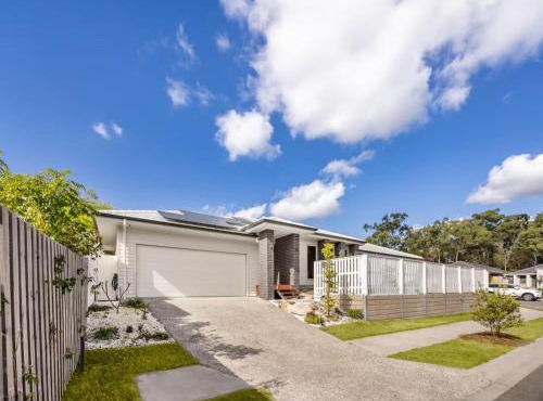 3 Mins to mall NEW Cozy 3 bed Home Easy access