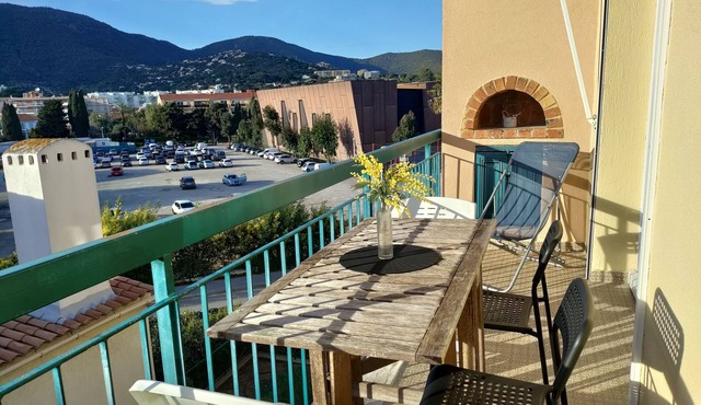 3-minute walk from the beach and center, charming 2* studio with terrace +parking area