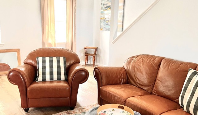 3 minute walk to downtown! Spacious duplex.