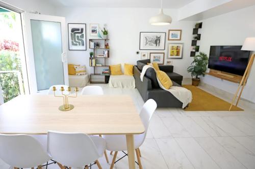 3 Minute Walk to Miami Beach Family and Pet Friendly Apartment