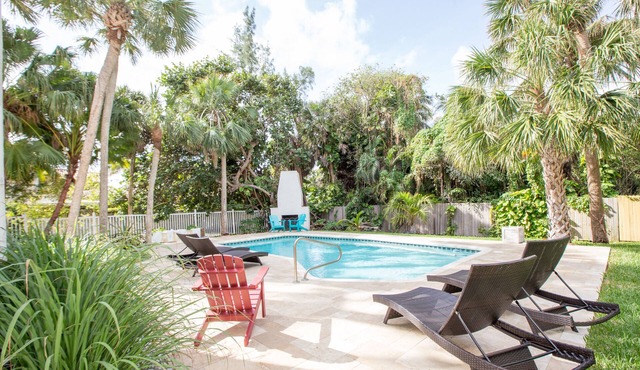 3 Minute Walk To Beach-Discounted Rates- Relaxing-Private-Fun-Pool-WiFi-Near All