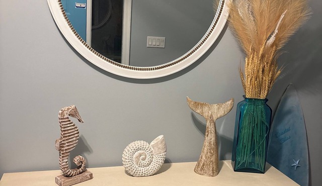 3 minute walk to Sandbridge Beach also views of the Back Bay