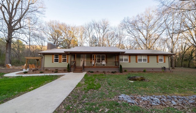 3 minutes from local boat launch, renovated multi-family home