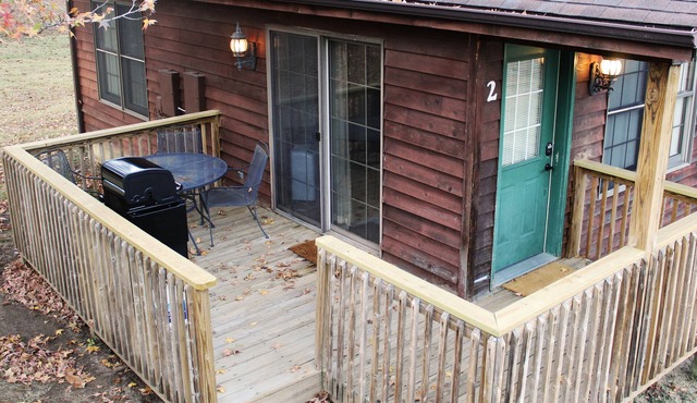 3 Minutes to Giant City - 6 Minutes to SIU - 4 Minutes to Shawnee Winetrail!