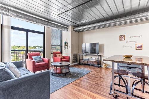 3 Modern 2BR Apts Near Kerrytown w Parking & Gym