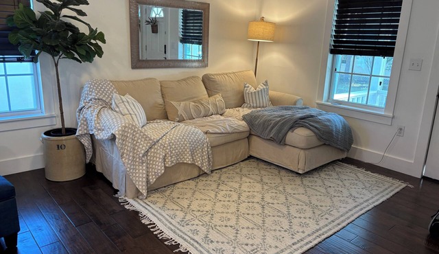 3 month minimum staynPerfect 1-bedroom cottage downtown Crystal River by spring.