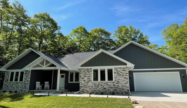 3 Neighboring Homes Sleep 48 -13 Bedrooms/16 Baths