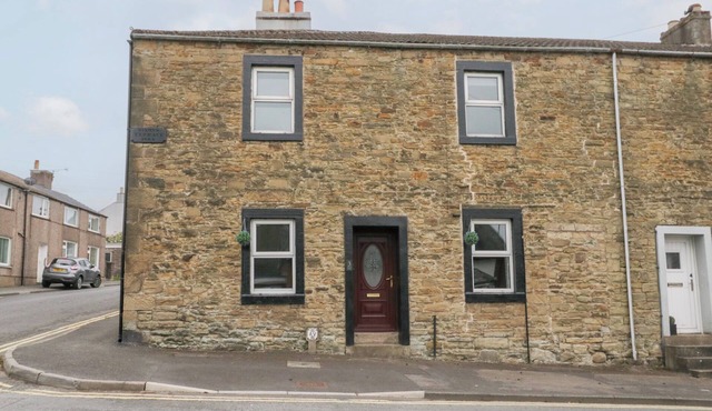 3 NIXON TERRACE, pet friendly in Maryport