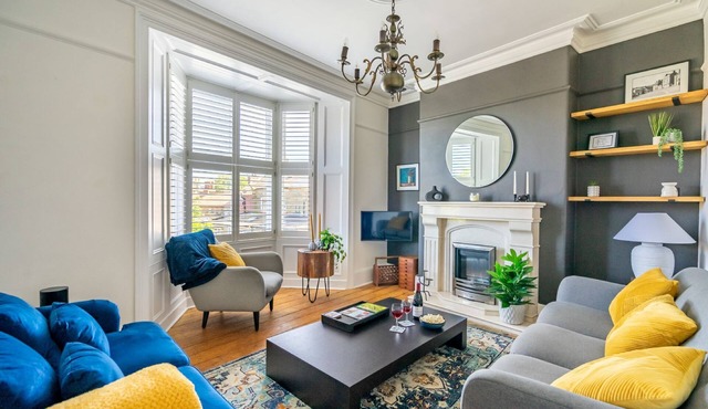 3 North Terrace - sleeps 6 guests in 3 bedrooms