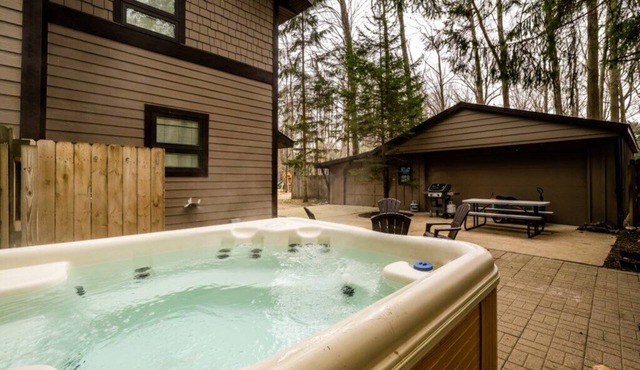 (3 Nt Min) Harbert Home With Private Hot Tub Steps To Beach!