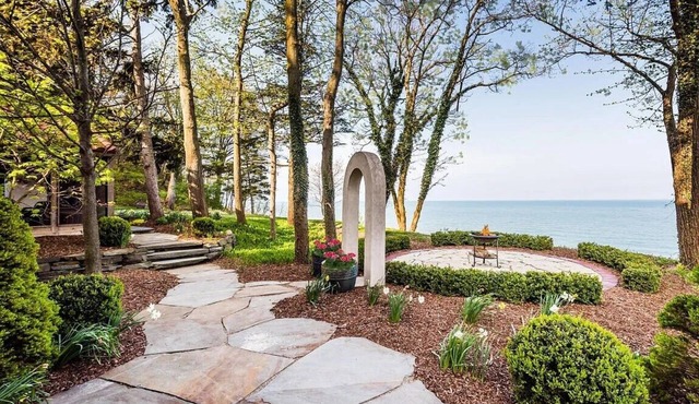 (3 Nt Min) Lakefront Stunner Steps To Beach!