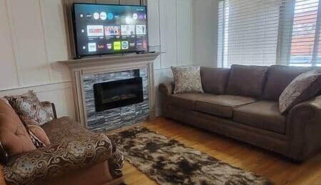 <3 of Royal Oak - Entire 2BR House!