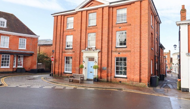 3 OLD MARKET PLACE, family friendly, with open fire in Harleston