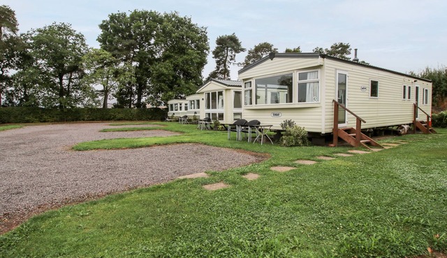 3 OLD ORCHARD, family friendly, with a garden in Much Wenlock