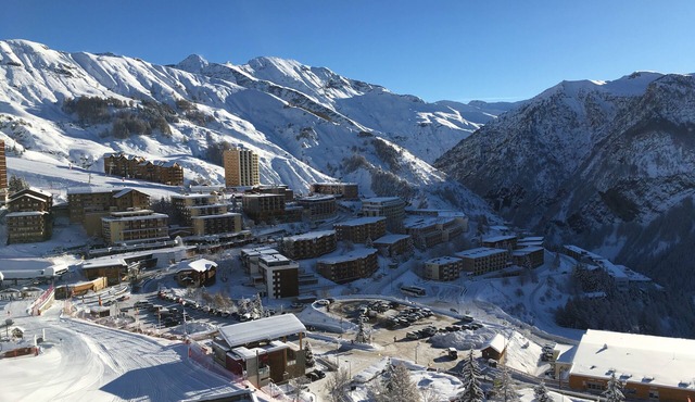 3 P. Spacious Completely renovated. Breathtaking view - Ski on foot 50 m