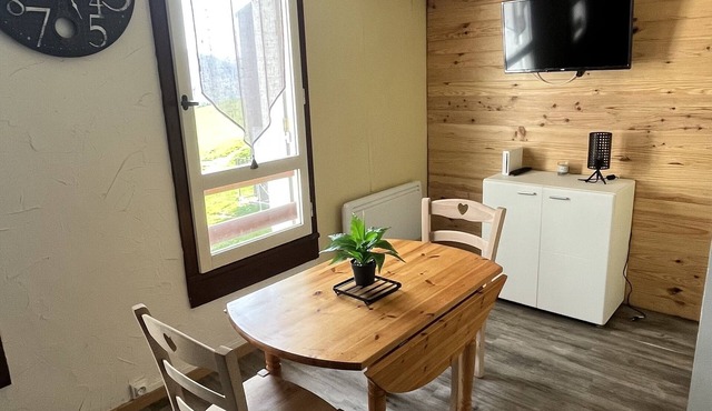 3-person studio at the foot of the slopes